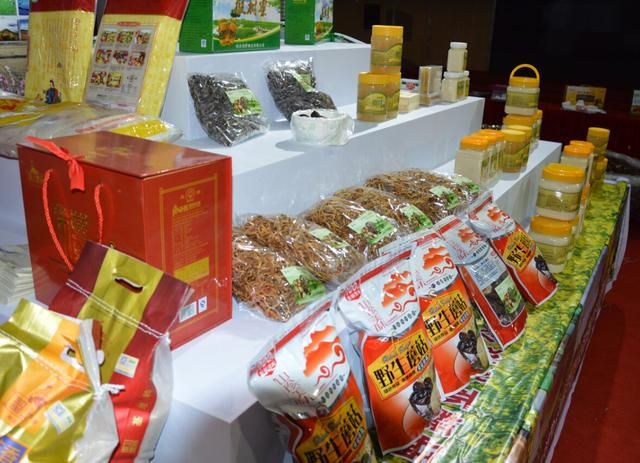 2014首届闽台名优产品交易会暨电子商务论坛开幕
